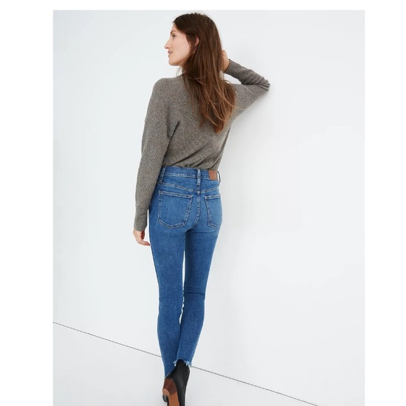 Madewell Petite 10" High-Rise Skinny Jeans in Mackey Wash: Button-Front Edition - Picture 3 of 10
